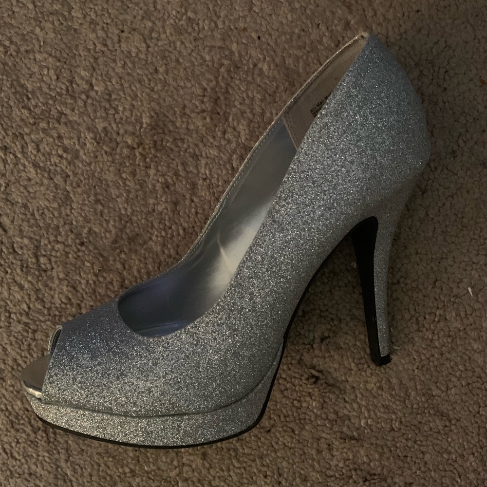 Glittery silver prom heels